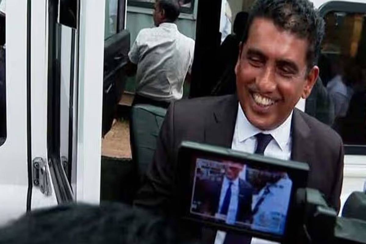 ஜோன்ஸ்டன் பெர்னாண்டோ இலஞ்சம், ஊழல் ஆணைக்கழுவில் ஆஜர் | Johnston Appears Bribery And Corruption Commission ஜோன்ஸ்டன் பெர்னாண்டோ இலஞ்சம், ஊழல் ஆணைக்கழுவில் ஆஜர் | Johnston Appears Bribery And Corruption Commission