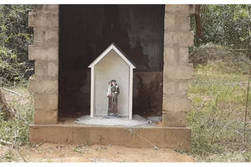 மடு - பரப்புக்கடந்தான் வீதியில் மதச்சிலைகளால் ஏற்பட்டுள்ள குழப்பம்