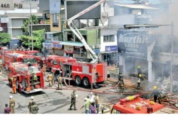 கொழும்பு - ஜம்பட்டா வீதியில் பாரிய தீ விபத்து