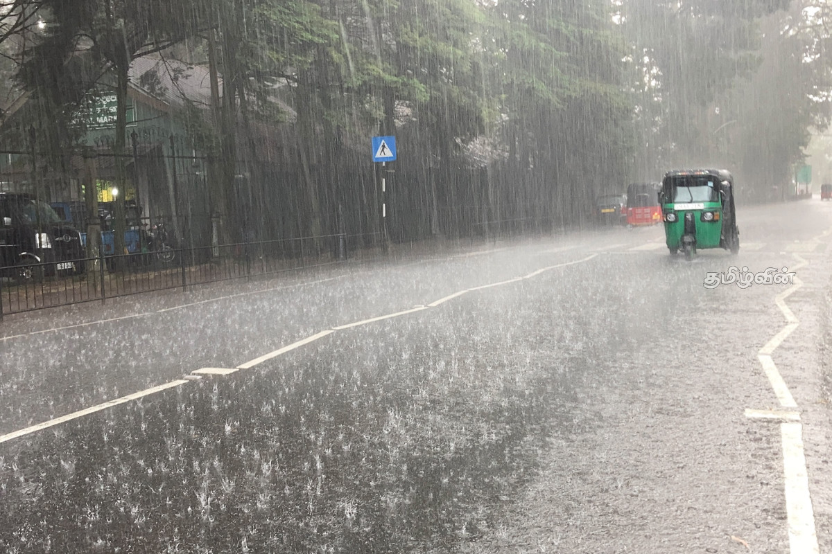 நுவரெலியாவில் இன்று மதியம் கொட்டித்தீர்த்த கனமழை - போக்குவரத்து பாதிப்பு | Heavy Rain Lashed Nuwara Eliya This Afternoon