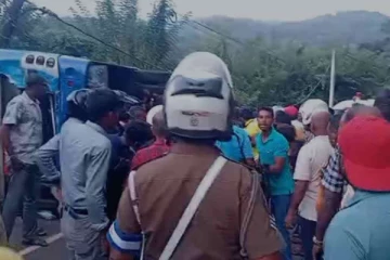 இலங்கையில் கோரவிபத்து ; பலர் படுகாயம்