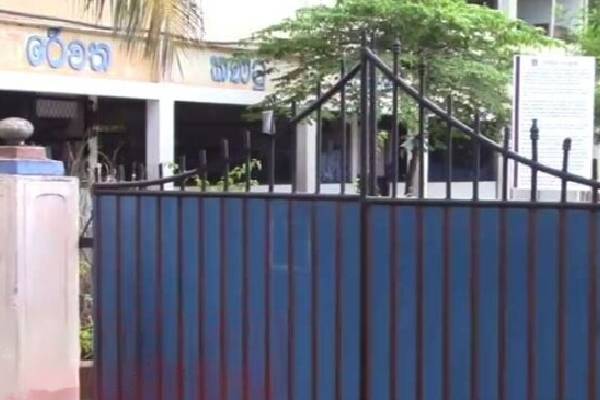 திடீரென மூடப்பட்ட பாடசாலை! வெளியான காரணம் | School Holiday Ministry Of Education