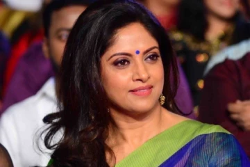 நடிகை நதியாவின் அம்மாவை பார்த்துள்ளீர்களா - அப்படியே அவரை போலவே இருக்கிறாரே