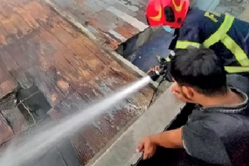 பங்களாதேச ஆயத்த ஆடை ஆலையில் தீ விபத்து ; 16 பேர் உயிரிழப்பு