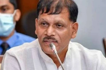 தனது சம்பளத்தை நன்கொடையாக வழங்கிய அமைச்சர்