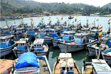 500 மீனவர்கள் தற்கொலை முயற்சி! தனியார் துறைமுக கட்டுமானத்தை எதிர்த்து போராட்டம்