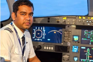 வெளிநாடொன்றில் விமானியாகி சாதனை படைத்த இலங்கை தமிழ் இளைஞன்