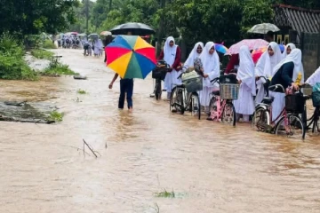 வெள்ளத்தில் மூழ்கிய திருகோணமலை தாழ் நிலப் பிரதேசங்கள்