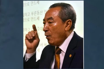 හමුවෙන්න ගිය කොරියන් ප්‍රබලයෙක් ගෙන් මෙරට ඇමතිකෙනෙකුට කනේ පාරක්..