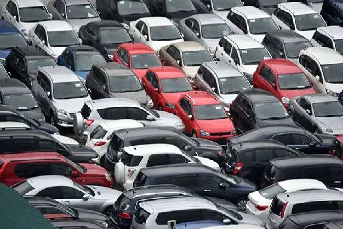 இலங்கையில் வாகன இறக்குமதிகள் தொடர்பில் வெளியான முக்கிய தகவல் | Sri Lankan Vehicle Market Fall Vehicle February இலங்கையில் வாகன இறக்குமதிகள் தொடர்பில் வெளியான முக்கிய தகவல் | Sri Lankan Vehicle Market Fall Vehicle February