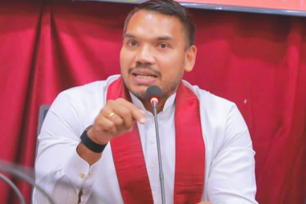 தரம் 6 ஆங்கிலப் பாடப் புத்தக விவகாரம் ; பிரதமருக்கு நாமல் கூறிய விடயம் | Grade 6 English Textbook Controversy தரம் 6 ஆங்கிலப் பாடப் புத்தக விவகாரம் ; பிரதமருக்கு நாமல் கூறிய விடயம் | Grade 6 English Textbook Controversy