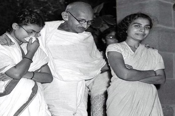 மகாத்மாவின் மறுபக்கம்.. வரலாற்றில் மறைக்கப்பட்ட திடுக்கிடும் உண்மைகள் | Mahatma Gandhi Celibacy Test History மகாத்மாவின் மறுபக்கம்.. வரலாற்றில் மறைக்கப்பட்ட திடுக்கிடும் உண்மைகள் | Mahatma Gandhi Celibacy Test History