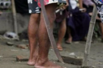 மட்டக்களப்பில் வாள்வெட்டு தாக்குதல்: 4 பேர் கைது(Photo)