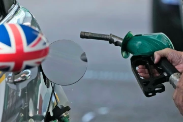 பிாித்தானியாவில் வாகன சாரதிகளுக்கு “இருள்மிகுந்த நாள்” என விமர்சனம்