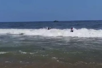 கடலில் குளிக்க சென்ற மாணவர்கள் இருவர் மாயம்