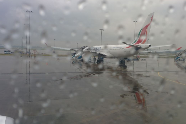 கட்டுநாயக்க விமான நிலையத்தில் விமான சேவைகளுக்கு ஏற்பட்டுள்ள பாதிப்பு | Bia Bound Flights Diverted Due To Adverse Weather கட்டுநாயக்க விமான நிலையத்தில் விமான சேவைகளுக்கு ஏற்பட்டுள்ள பாதிப்பு | Bia Bound Flights Diverted Due To Adverse Weather