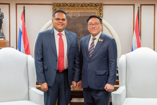 தாய்லாந்துடனான இருதரப்பு உறவுகளை மேம்படுத்த நடவடிக்கை : ஷெஹான் சேமசிங்க தெரிவிப்பு (படங்கள்) | Thailand Julapun Amornviva Sl Shehan Semasinghe