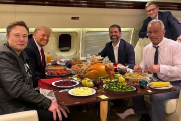 அதிபர் டிரம்ப்பை மறைமுகமாகச் சீண்டும் புகைப்படம்