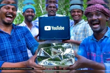 உலகையே திரும்பி பார்க்க வைத்த தமிழர்கள்! ஒரு கோடி சப்ஸ்கிரைப் பெற்ற முதல் தமிழ் யூ-ட்யூப் சேனல்