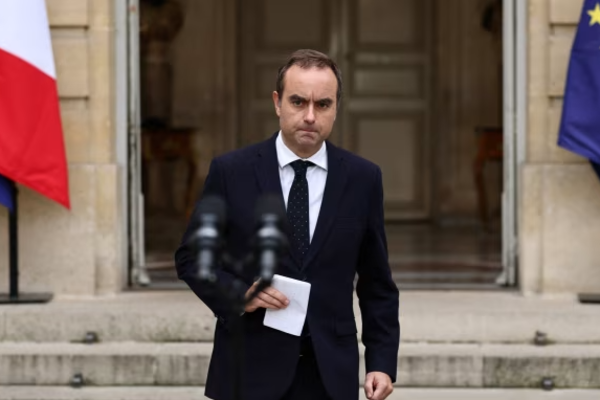 ராஜினாமா செய்தவரையே மீண்டும் பிரான்ஸ் பிரதமராக்கினார் மேக்ரான் | Macron Reappoints Sebastien Lecornu As France Pm