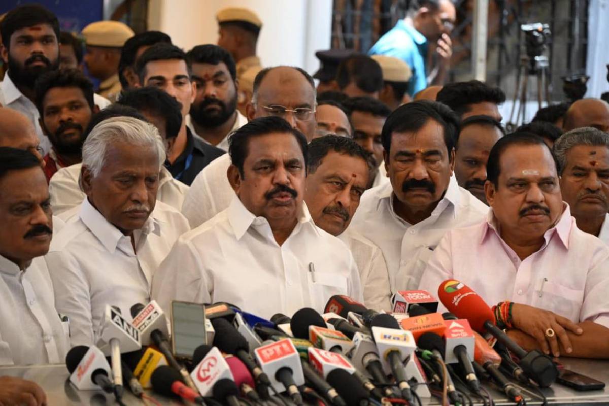 தமிழக அரசியலில் பரபரப்பு! தவெக விற்கு ஆதரவளித்ததை தொடர்ந்து அடுத்தடுத்து எடப்பாடி பழனிசாமியின் அதிரடி நடவடிக்கை | Edappadi Palaniswami Remove 2 District Secretaries தமிழக அரசியலில் பரபரப்பு! தவெக விற்கு ஆதரவளித்ததை தொடர்ந்து அடுத்தடுத்து எடப்பாடி பழனிசாமியின் அதிரடி நடவடிக்கை | Edappadi Palaniswami Remove 2 District Secretaries
