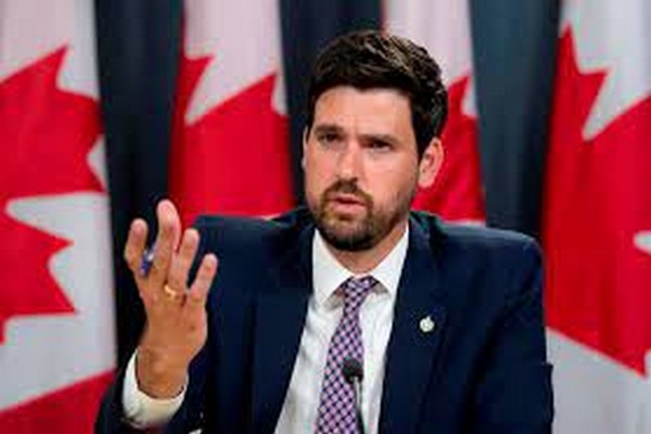 கனடாவில் குடிப்பெயர விரும்புவோருக்கு மகிழ்ச்சி செய்தி | Canada Welcomed Record Number Of Immigrants