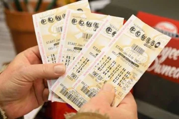 2 டொலருக்கான லொட்டறி சீட்டில் 1.8 பில்லியன் டொலர் பரிசை வென்ற நபர்