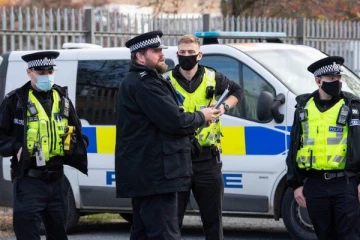 விதிகளை மீறுபவர்களுக்கு 800 பவுண்ட்ஸ் அபராதம்! பிரித்தானியாவில் அமுலாகும் சட்டம்