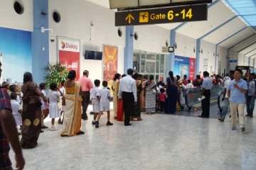 விமான நிலையத்தில் பரபரப்பு! பைகளை சோதனையிட்ட அதிகாரிகளுக்கு காத்திருத்த அதிர்ச்சி