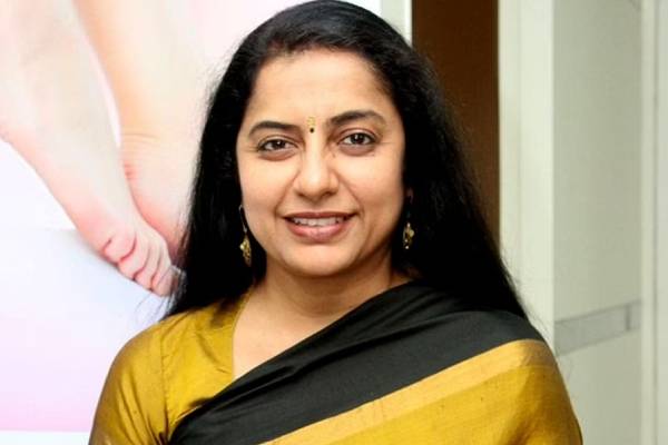 நடிகை சுஹாசினியின் அப்பாவை தெரியும், அம்மாவை பார்த்துள்ளீர்களா?- லேட்டஸ்ட் க்ளிக்