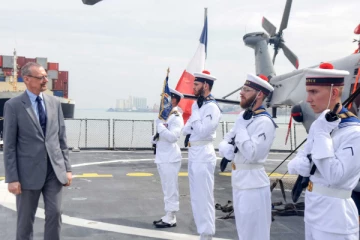 இலங்கையில் பிரான்ஸ் போர்க்கப்பல்!