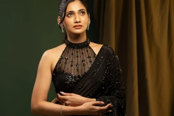 லாஸ்லியாவா இது.. சேலையில் செம அழகான கிளாமர் போட்டோஷூட்