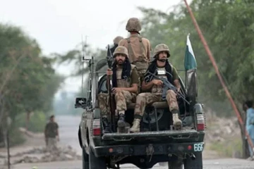 பாகிஸ்தானில் இடம்பெற்ற துப்பாக்கிச்சூட்டில் 30 பேர் பலி