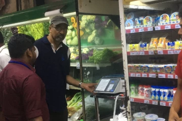 புத்தாண்டை முன்னிட்டு வவுனியாவில் வர்த்தக நிலையங்களில் சோதனை நடவடிக்கை (photo)