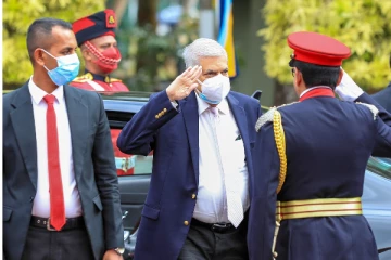 சைபர் போரை எதிர்கொள்ளவும் எமது படையினர் தயாராக வேண்டும்: ஜனாதிபதி வலியுறுத்தல் (photos)