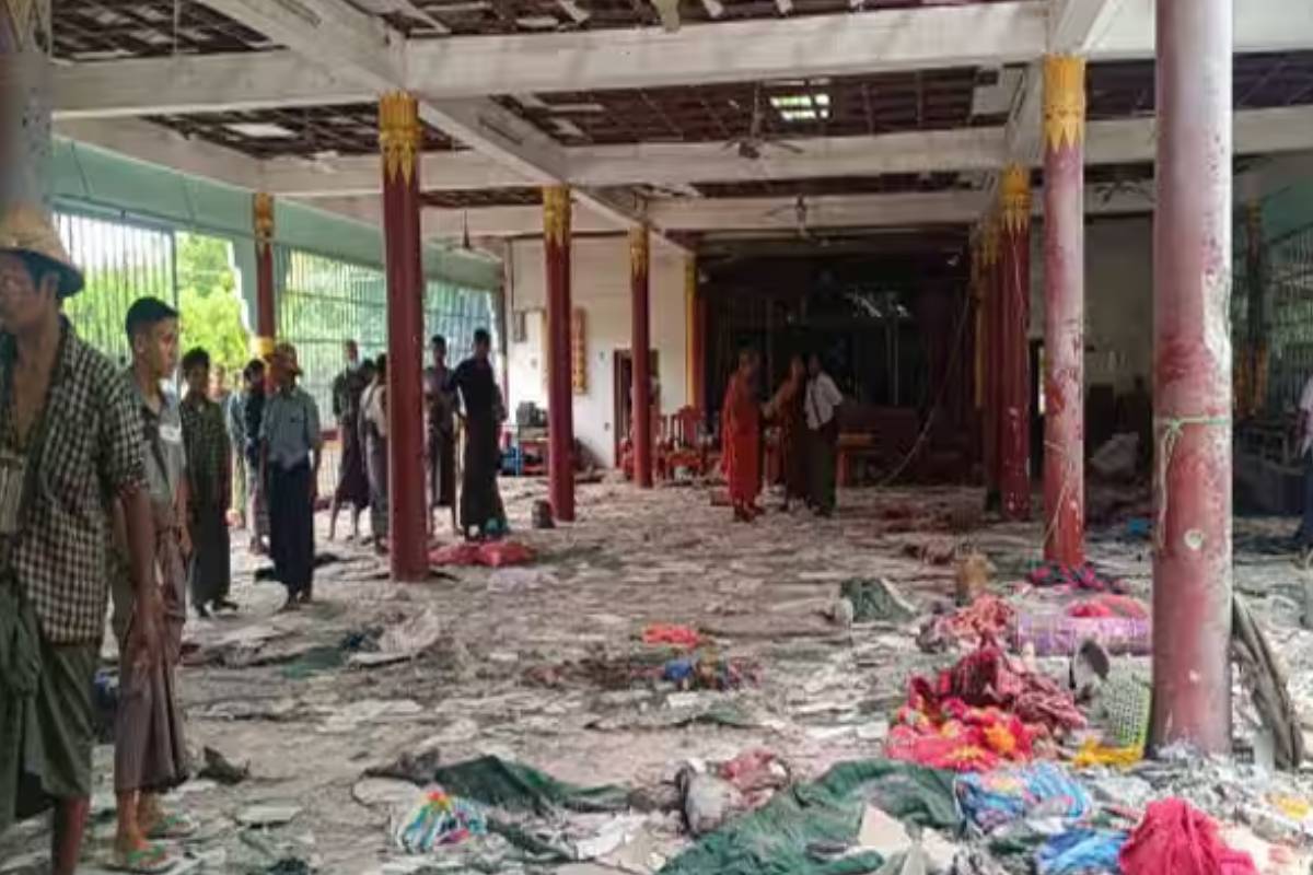 மியான்மரில் மீது போர் விமானம் குண்டுகள் வீச்சு ; 3 பெண்கள் உள்பட 14 பேர் பலி | Warplanes Bomb Buddhist Monaste Myanmar Killing 14