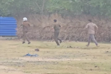 யாழில் துப்பாக்கிச்சூடு ; வாள்வெட்டுக் குழுவின் அடாவடிதனத்தால் கடும் பதற்றம்