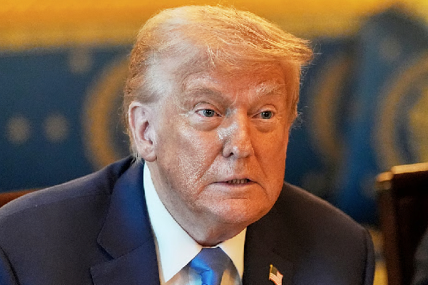 ட்ரம்பின் அதிரடி நடவடிக்கை : ஜூலி சங் உள்ளிட்ட 30 தூதுவர்களை திரும்ப அழைக்க முடிவு | Trump Recalls 30 Diplomats Sri Lankan Ambassador