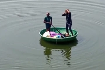 காவிரி ஆற்றில் தற்கொலைக்கு முயன்ற பெண்... காப்பாற்றிய மீனவர், இளைஞர்