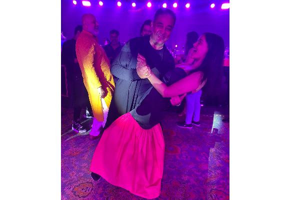 மகள் வயது பெண்ணுடன் இரவு பார்ட்டியில் கமல் செய்த காரியம்.. வெளிவந்த புகைப்படம் | Kamal With Bindhu Madhavi In Club