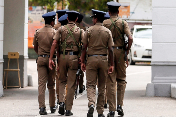 பேருந்துக்குள் மாணவிவன்புணர்வு - சொகுசு பேருந்து சாரதியை தேடி வலைவீச்சு | Girl Molested Inside Bus