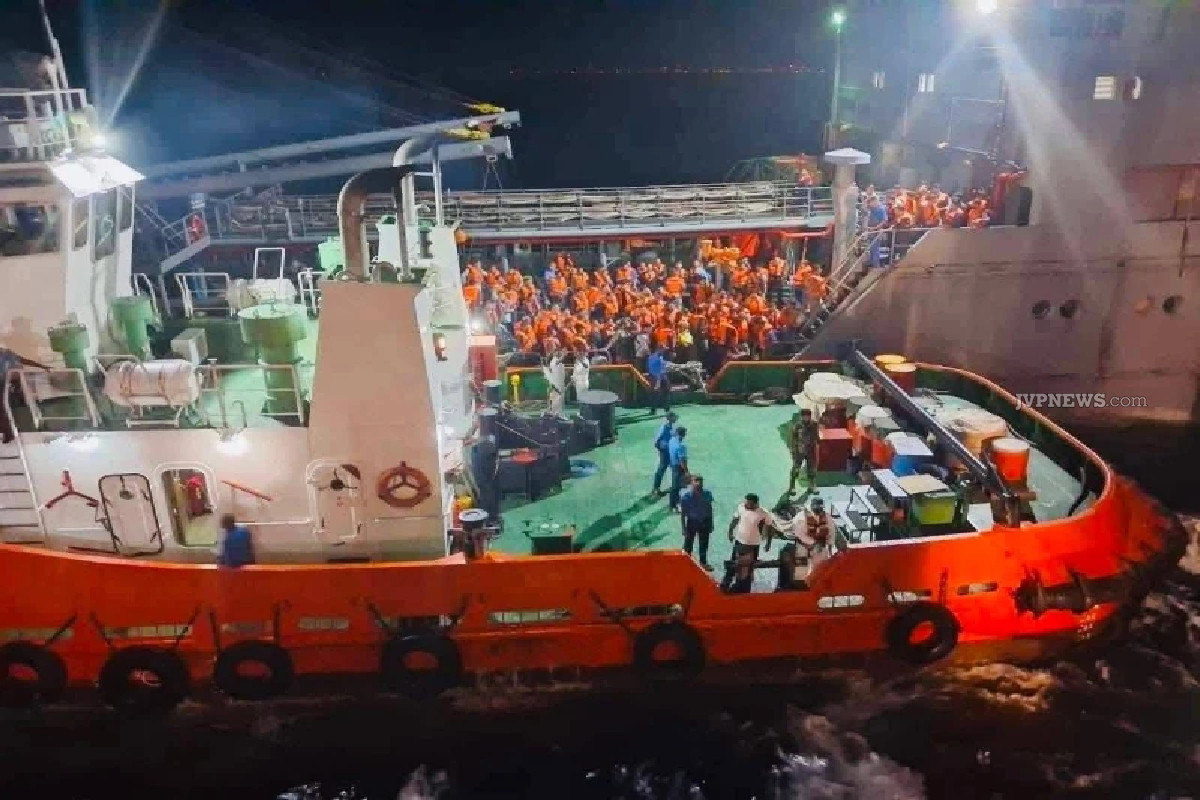 இலங்கை கடல் எல்லையில் ஈரானிய கப்பலில் தவித்த 204 பேர் கொழும்புக்கு ; ஜனாதிபதியின் மனிதாபிமானம்! | 204 Iranian Ship Off Coast Arrive In Colombo