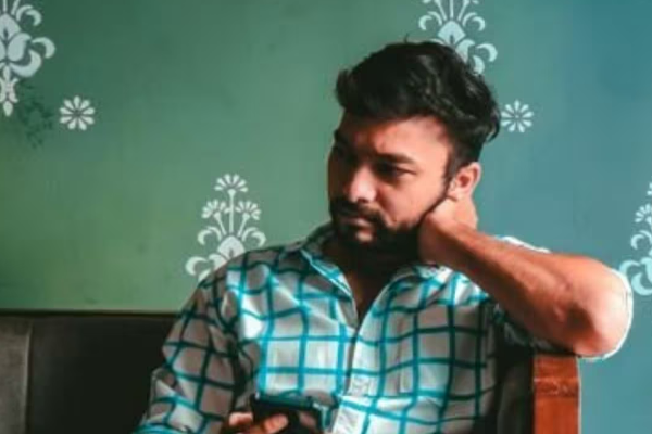 காதலித்து கர்ப்பமாக்கிவிட்டு திருமணம் செய்ய மறுத்த விக்ரம் பட பிரபலம்! | Young Woman Case On Lyricist Vishnu Edavan