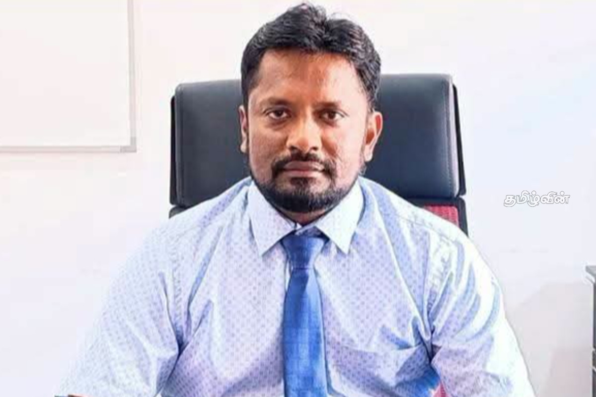 வவுனியாவில் அனுமதிப்பத்திரமின்றி சேவையில் ஈடுபட்ட சொகுசு பேருந்துகள் கைப்பற்றல் | Buses Operating Route Permits Seized In Vavuniya வவுனியாவில் அனுமதிப்பத்திரமின்றி சேவையில் ஈடுபட்ட சொகுசு பேருந்துகள் கைப்பற்றல் | Buses Operating Route Permits Seized In Vavuniya