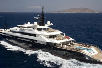 நிர்க்கதியில் ரஷ்யாவின் பிரம்மாண்ட கப்பல்