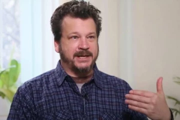 அமெரிக்காவில் தேடப்படும் குற்றவாளிக்கு தஞ்சமளித்த ரஷ்ய ஆதரவு நாடு