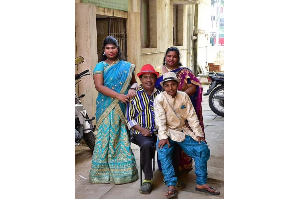 விஜய் சேதுபதி தொடர்ந்து போண்டா மணிக்கு பண உதவி செய்த நடிகர் தனுஷ்- எவ்வளவு தெரியுமா? | Dhanush Helps Bonda Mani For His Treatment