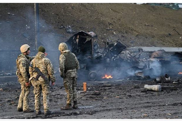 "உயிரை காப்பாற்றிக் கொண்டு உடனே உக்ரைனை விட்டு வெளியேறுங்கள்” - ரஷ்ய படைகளை எச்சரித்த அதிபர் ஜெலன்ஸ்கி | Ukraine President Zelensky Warns Russian Forces