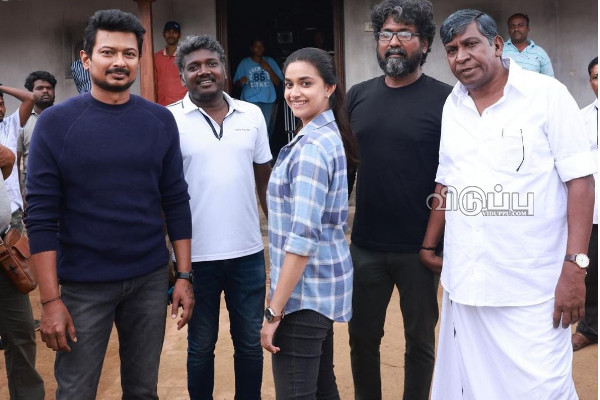 அந்த விசயத்தில் தயங்கி தயங்கி நடந்துகொண்ட இயக்குனர்!! இறங்கி வந்த கீர்த்தி சுரேஷ்.. | Keerthy Suresh Open Mari Selvaraj Uncomfatable