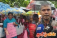 கொட்டும் மழைக்கு மத்தியில் பாடசாலை மாணவர்களின் பெற்றோர் கவனயீர்ப்பு போராட்டம்